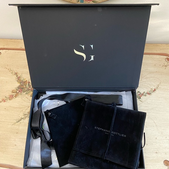 Stephanie Gottlieb Box - Picture 2 of 5